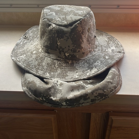 Men’s Camouflage Fishing Outdoor Hat With Neck Flap - Picture 2 of 3